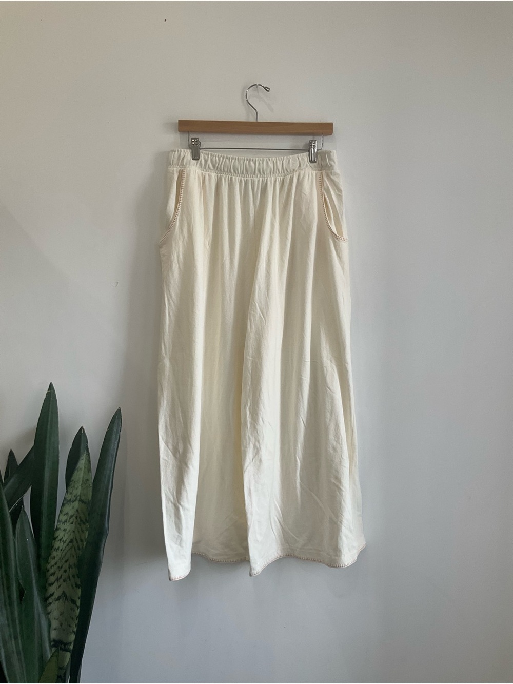 Universal Thread Cream Elastic-Waist Maxi Skirt with Pockets